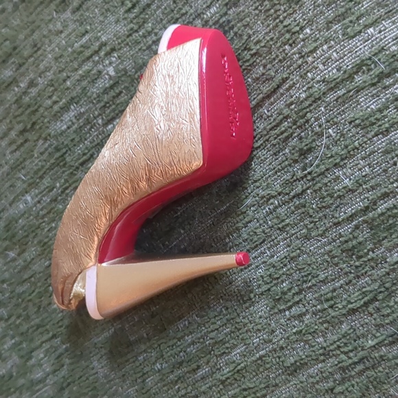 JUST THE RIGHT SHOE* collectibles 3 authentic and 2 NOSTALGIA* pieces. - Picture 4 of 17